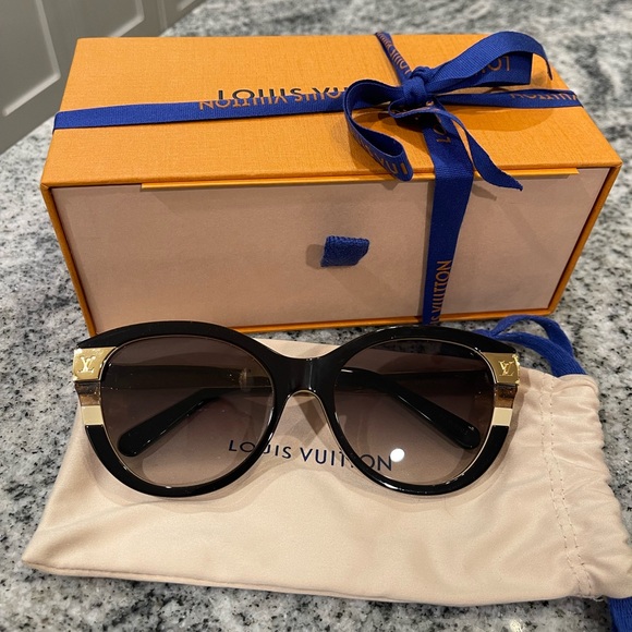 Louis Vuitton Women's Sunglasses - Picture 1 of 6